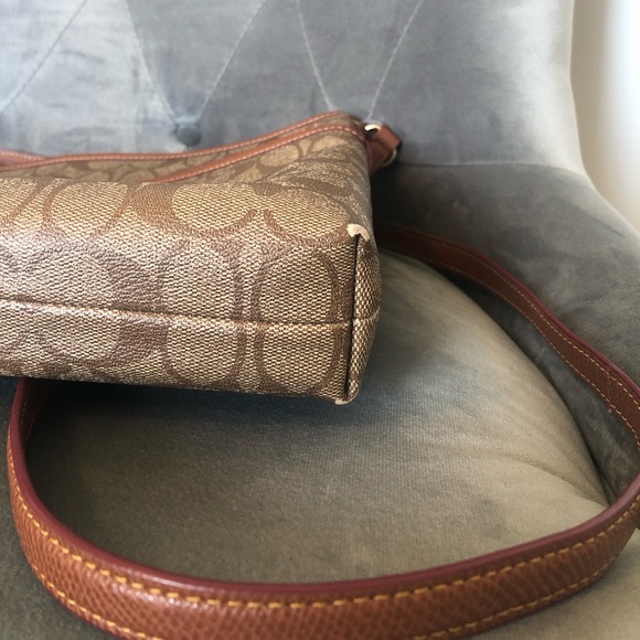 Coach File Crossbody in Signature Canvas Purse - Picture 3 of 11